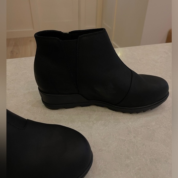 SOREL Evie II Zip Waterproof Ankle Boot (Women) In Black Size 11 - Picture 9 of 13